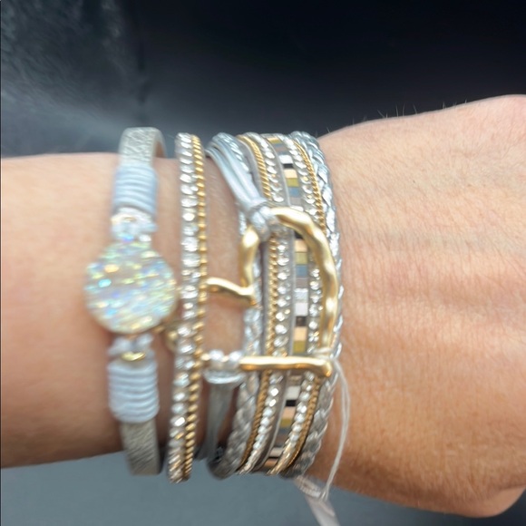 Elegant Silver and Gold Heart Bracelet Set - Picture 4 of 6